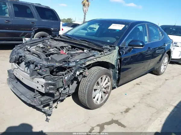 4T1B11HK4JU662283 2018 TOYOTA CAMRY - Image 2