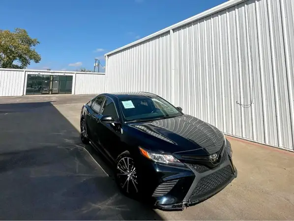4T1B11HK4JU662333 2018 TOYOTA CAMRY - Image 1