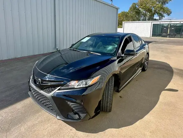 4T1B11HK4JU662333 2018 TOYOTA CAMRY - Image 2