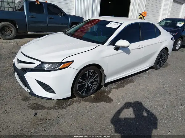 4T1B11HK4JU665166 2018 TOYOTA CAMRY - Image 2