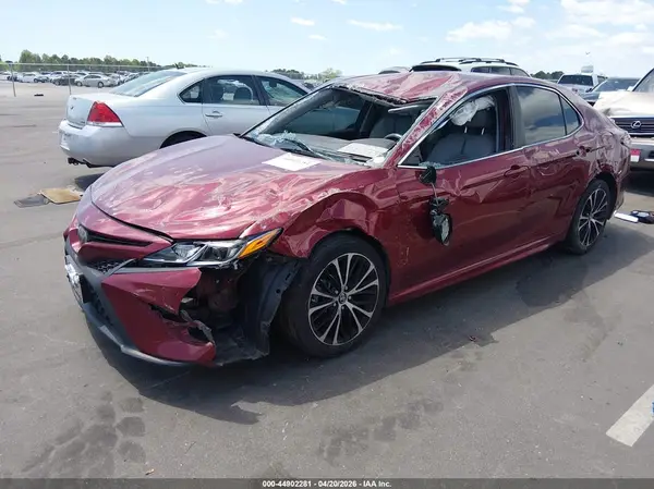 4T1B11HK4JU665393 2018 TOYOTA CAMRY - Image 2