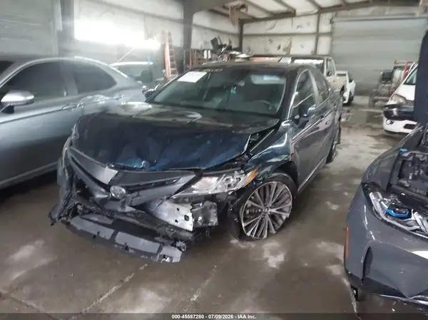 4T1B11HK4JU667855 2018 TOYOTA CAMRY - Image 2