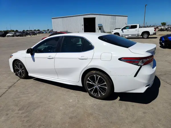 4T1B11HK4JU668469 2018 TOYOTA CAMRY - Image 2
