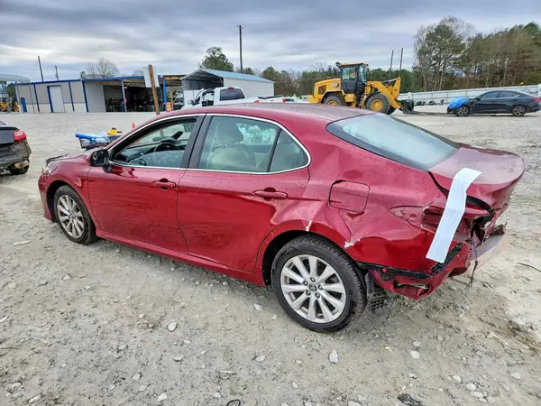 4T1B11HK4JU670691 2018 TOYOTA CAMRY - Image 2