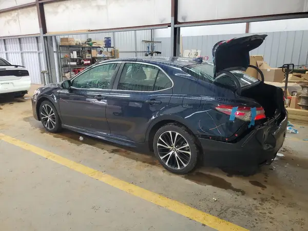 4T1B11HK4JU670786 2018 TOYOTA CAMRY - Image 2