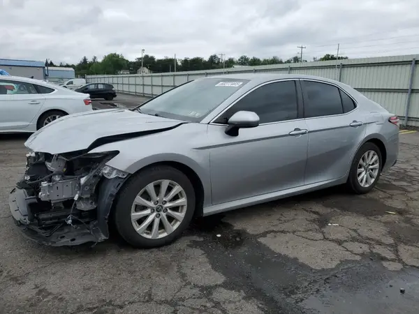 4T1B11HK4JU670836 2018 TOYOTA CAMRY - Image 1