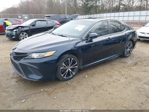 4T1B11HK4JU671114 2018 TOYOTA CAMRY - Image 2