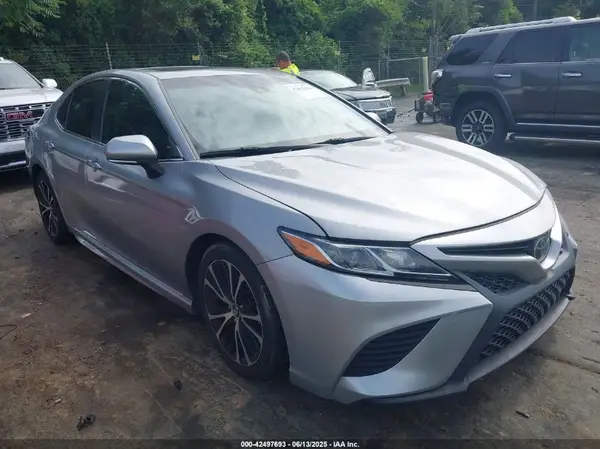 4T1B11HK4JU671565 2018 TOYOTA CAMRY - Image 1