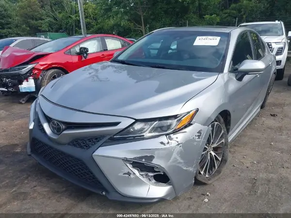 4T1B11HK4JU671565 2018 TOYOTA CAMRY - Image 2