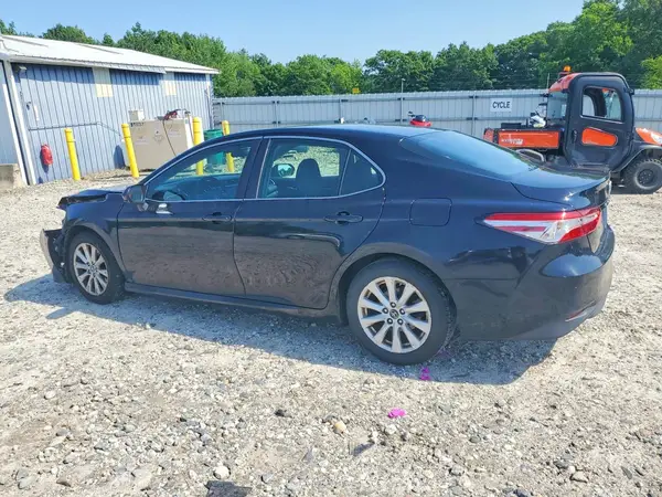4T1B11HK4JU671632 2018 TOYOTA CAMRY - Image 2
