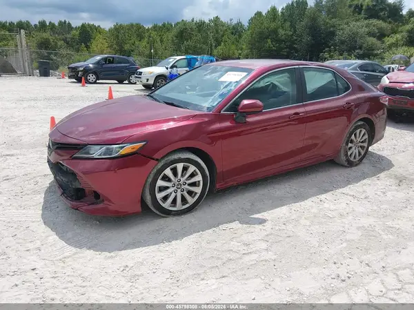 4T1B11HK4JU672134 2018 TOYOTA CAMRY - Image 2