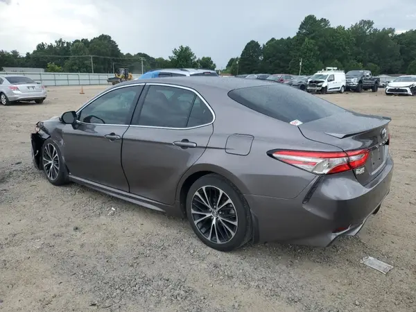 4T1B11HK4JU673400 2018 TOYOTA CAMRY - Image 2