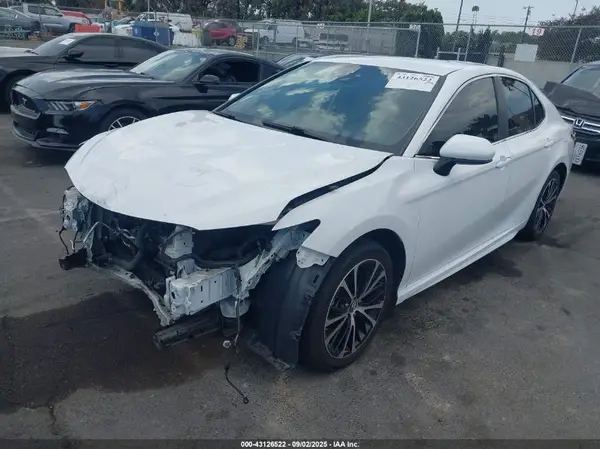 4T1B11HK4JU673428 2018 TOYOTA CAMRY - Image 2