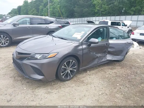 4T1B11HK4JU673980 2018 TOYOTA CAMRY - Image 2