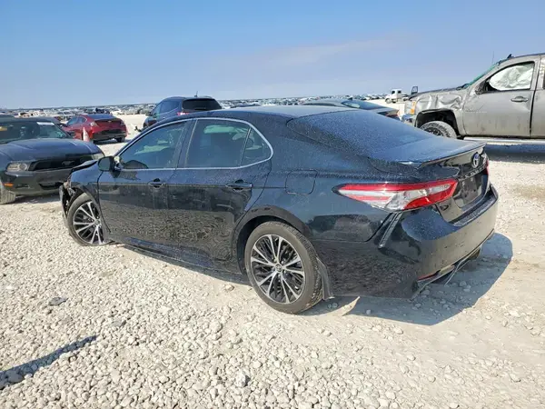 4T1B11HK4JU674983 2018 TOYOTA CAMRY - Image 2