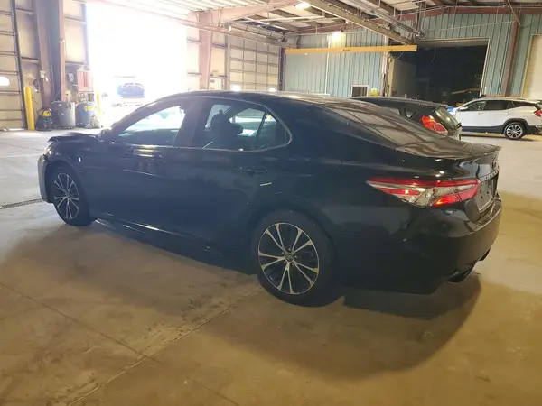 4T1B11HK4JU675048 2018 TOYOTA CAMRY - Image 2