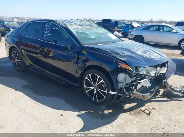 4T1B11HK4JU675082 2018 TOYOTA CAMRY - Image 1