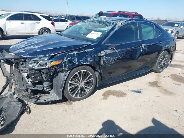 4T1B11HK4JU675082 2018 TOYOTA CAMRY - Image 2