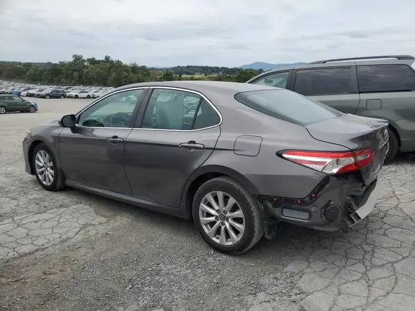 4T1B11HK4JU676071 2018 TOYOTA CAMRY - Image 2