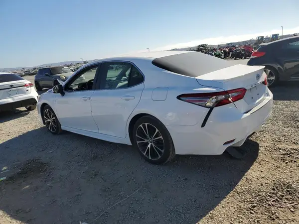 4T1B11HK4JU676491 2018 TOYOTA CAMRY - Image 2