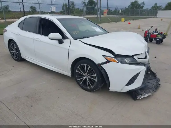 4T1B11HK4JU676622 2018 TOYOTA CAMRY - Image 1