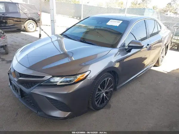 4T1B11HK4JU676782 2018 TOYOTA CAMRY - Image 2