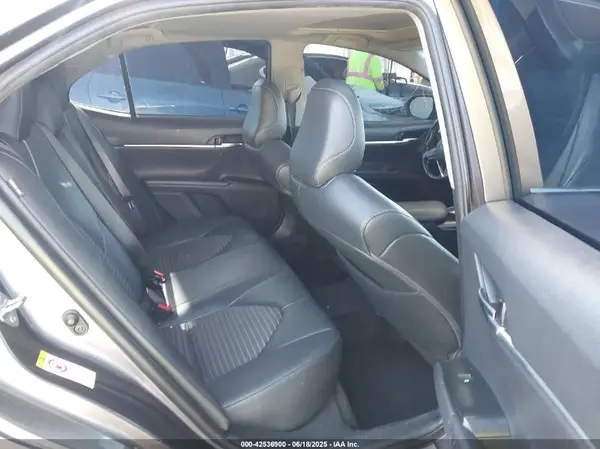 4T1B11HK4JU676782 2018 TOYOTA CAMRY - Image 8
