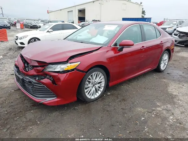 4T1B11HK4JU677155 2018 TOYOTA CAMRY - Image 2