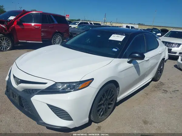 4T1B11HK4JU677849 2018 TOYOTA CAMRY - Image 2