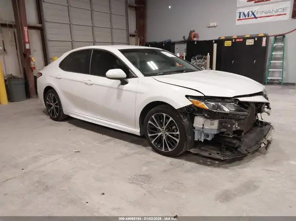 4T1B11HK4JU678175 2018 TOYOTA CAMRY - Image 1
