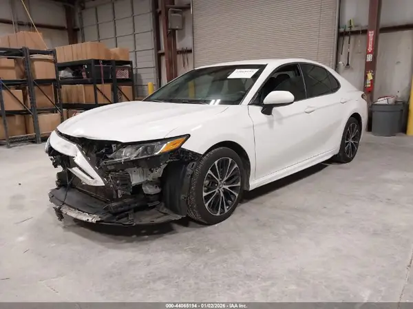 4T1B11HK4JU678175 2018 TOYOTA CAMRY - Image 2