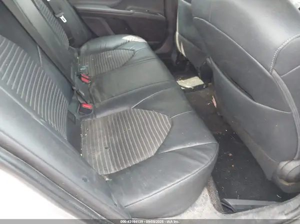 4T1B11HK4KU175019 2019 TOYOTA CAMRY - Image 8