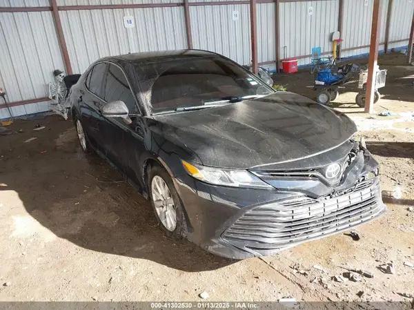 4T1B11HK4KU176235 2019 TOYOTA CAMRY - Image 1