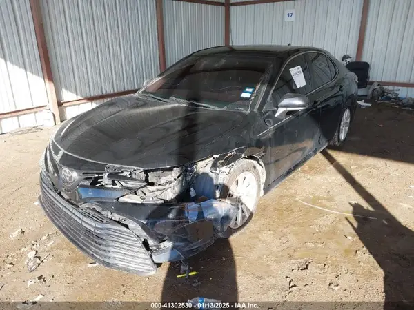 4T1B11HK4KU176235 2019 TOYOTA CAMRY - Image 2