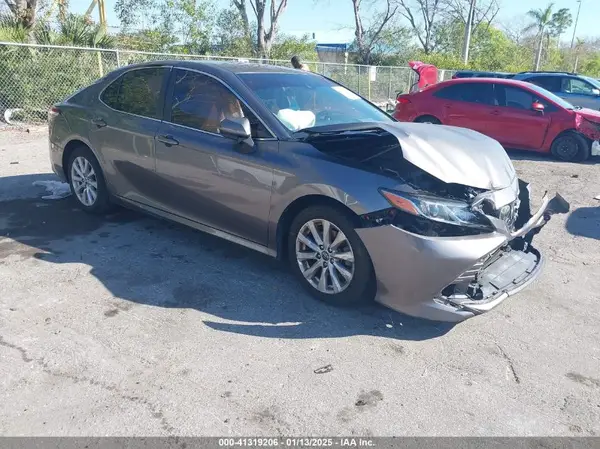 4T1B11HK4KU184304 2019 TOYOTA CAMRY - Image 1