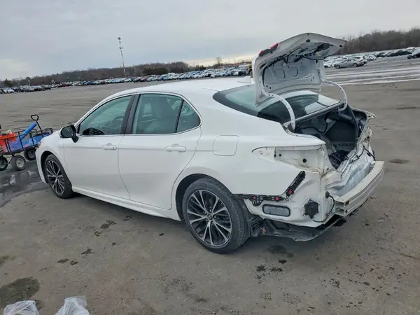 4T1B11HK4KU185002 2019 TOYOTA CAMRY - Image 2