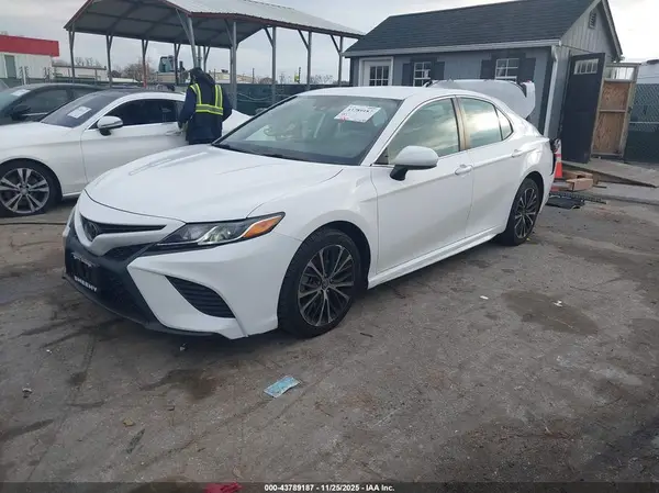 4T1B11HK4KU185601 2019 TOYOTA CAMRY - Image 2