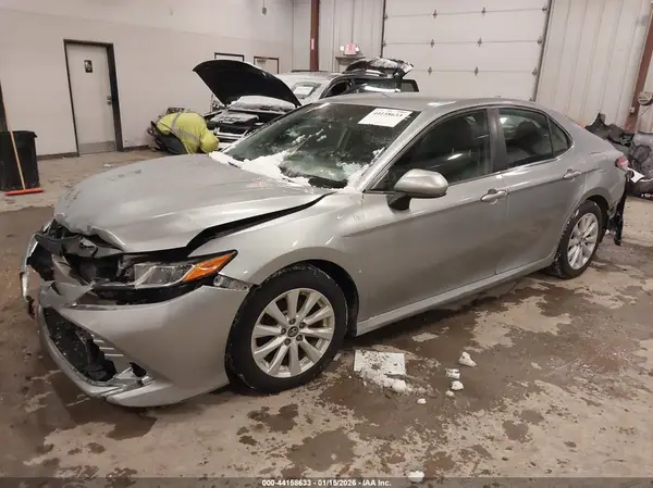 4T1B11HK4KU206057 2019 TOYOTA CAMRY - Image 2