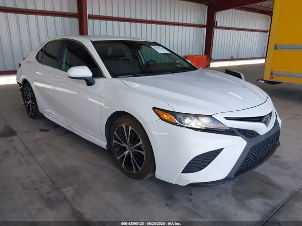 4T1B11HK4KU218306 2019 TOYOTA CAMRY - Image 1