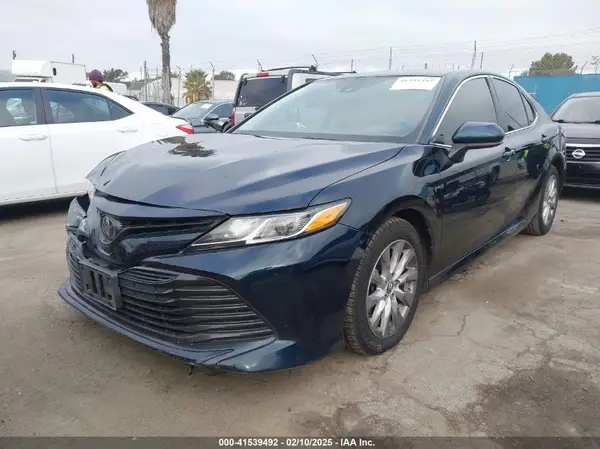 4T1B11HK4KU233503 2019 TOYOTA CAMRY - Image 2