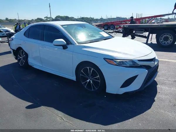 4T1B11HK4KU239320 2019 TOYOTA CAMRY - Image 1
