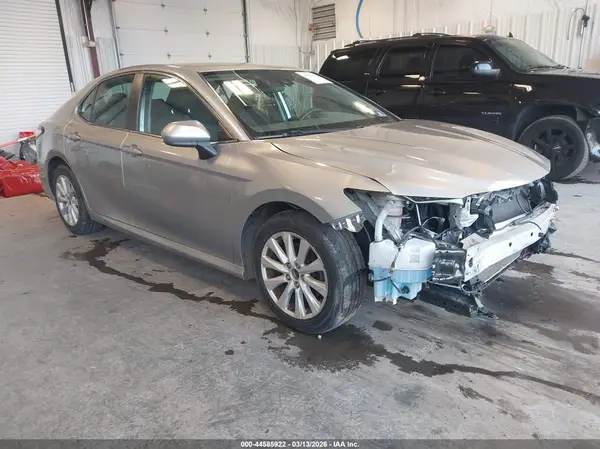 4T1B11HK4KU240662 2019 TOYOTA CAMRY - Image 1