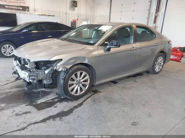 4T1B11HK4KU240662 2019 TOYOTA CAMRY - Image 2