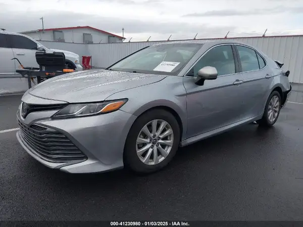 4T1B11HK4KU243206 2019 TOYOTA CAMRY - Image 2