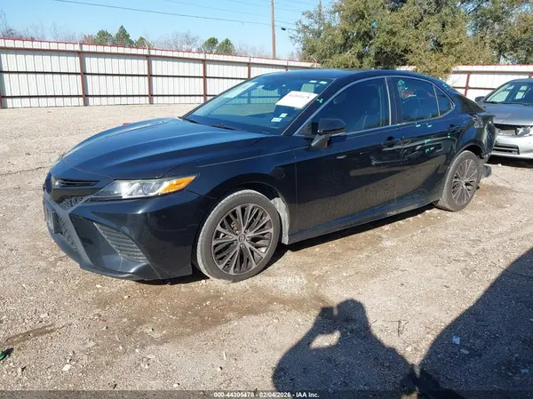 4T1B11HK4KU249023 2019 TOYOTA CAMRY - Image 2
