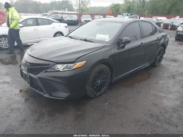 4T1B11HK4KU268400 2019 TOYOTA CAMRY - Image 2