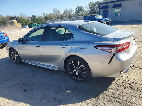 4T1B11HK4KU282023 2019 TOYOTA CAMRY - Image 2