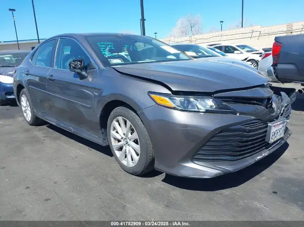 4T1B11HK4KU288503 2019 TOYOTA CAMRY - Image 1