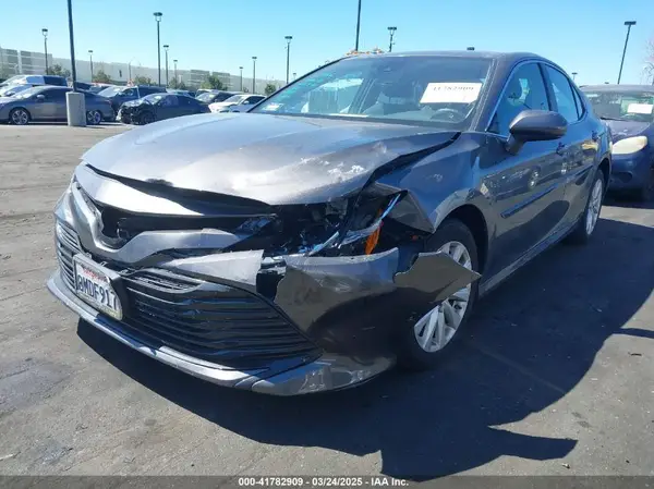 4T1B11HK4KU288503 2019 TOYOTA CAMRY - Image 2