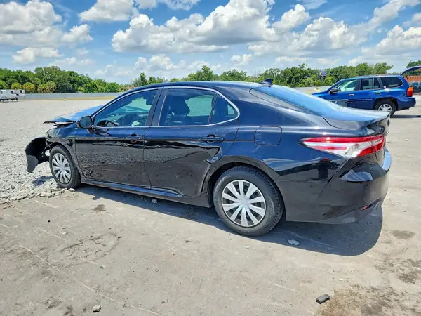 4T1B11HK4KU702041 2019 TOYOTA CAMRY - Image 2